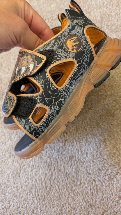 Jurassic world sandals size 10, brand new, Shoes 10 (Toddler:2-4yr)