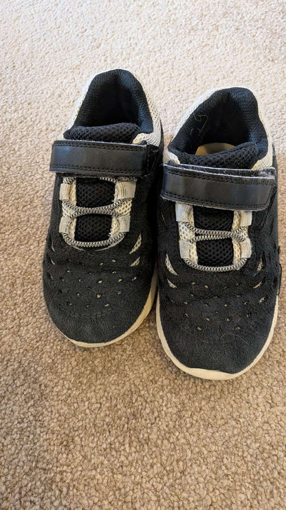 Joe fresh size 11 running shoes, Shoes 11 (Toddler:2-4yr)
