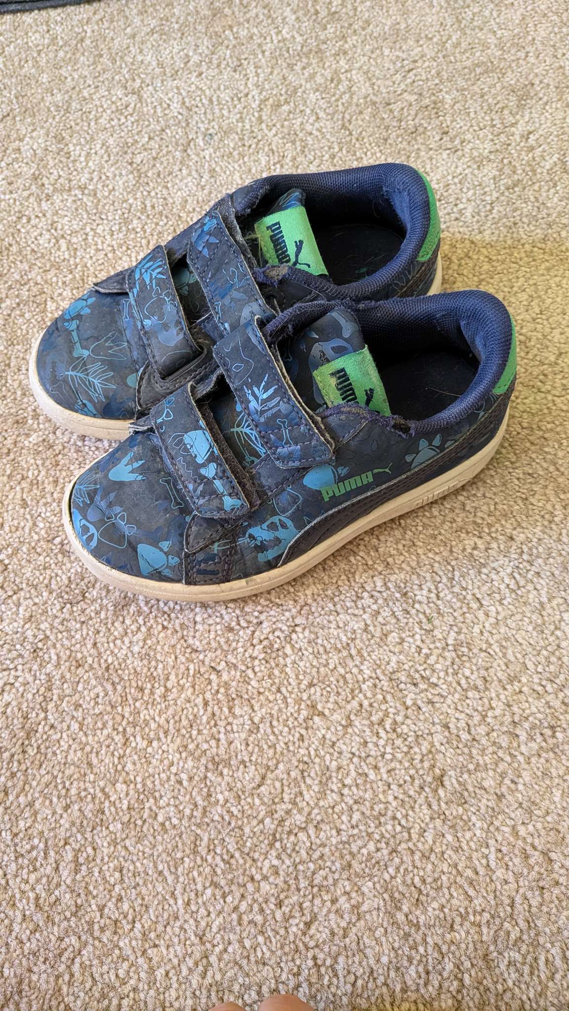 Puma size 10 dino running shoes