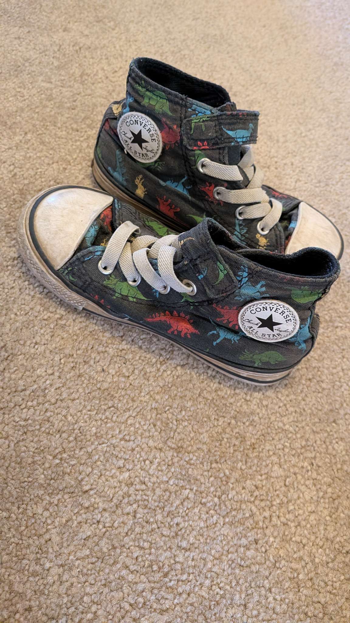 Converse size 9 dino shoes , Shoes 9 (Toddler:2-4yr)