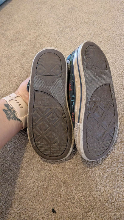 Converse size 9 dino shoes , Shoes 9 (Toddler:2-4yr)