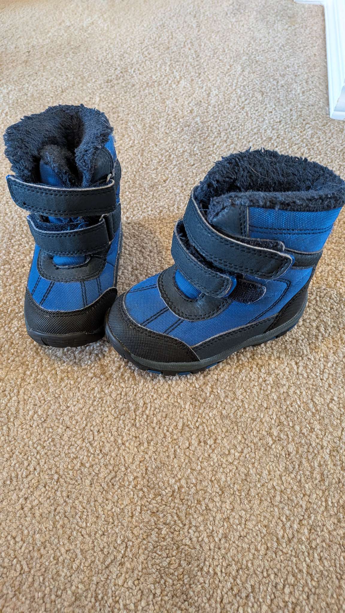 EUC Joe Fresh thinsulate size 5 , Shoes 5 (Walkers:12-24 mth)