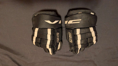 VIC G2X junior hockey gloves