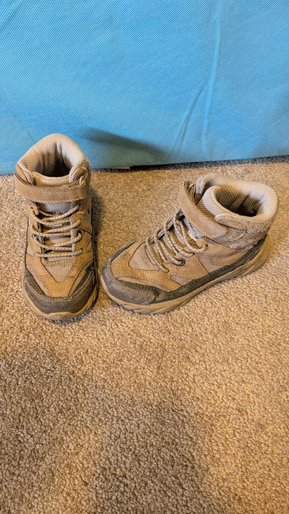 Joe Fresh size 10 hiking type boot , Shoes 10 (Toddler:2-4yr)