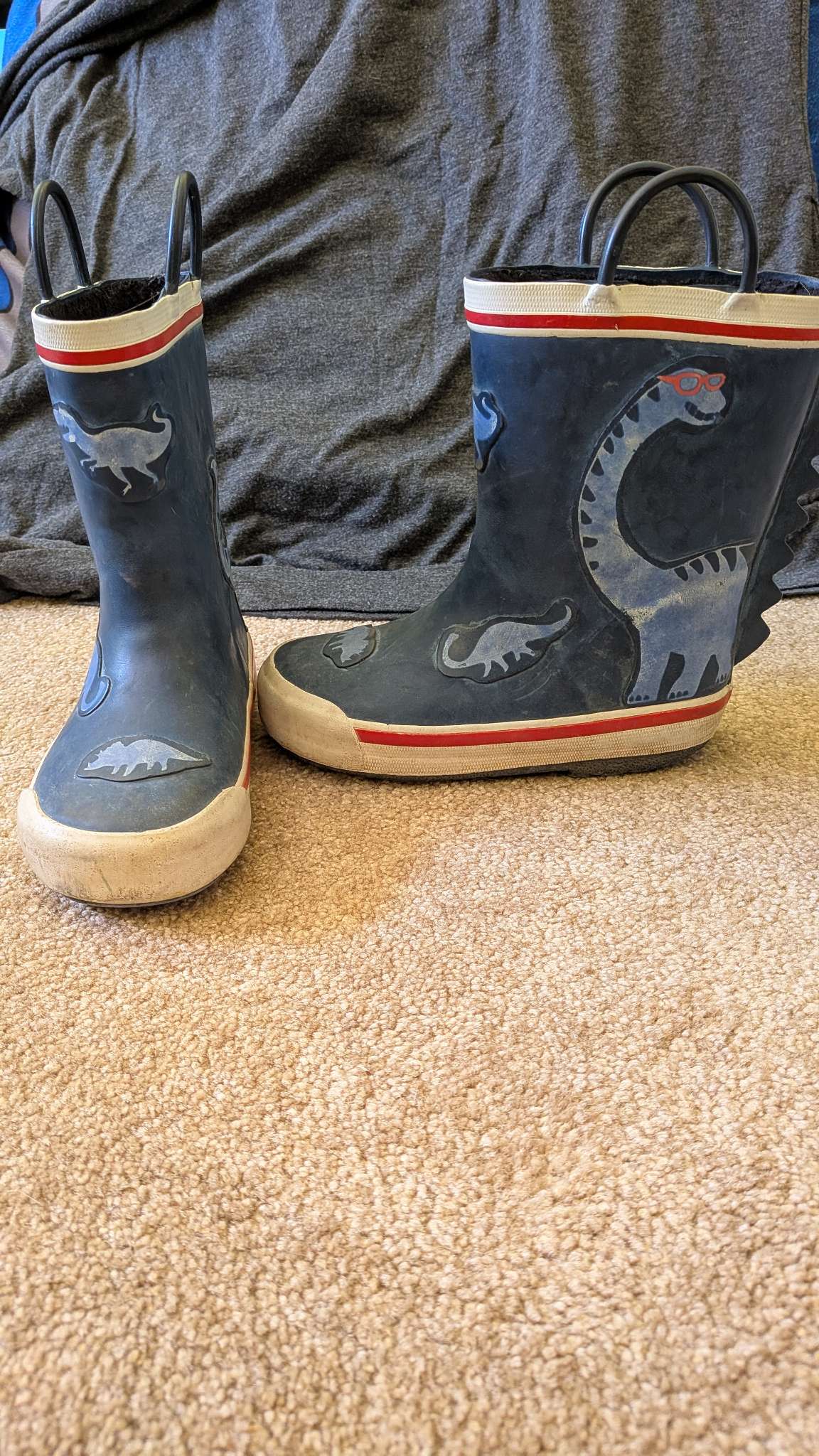 Dinosaur size 10 rubber boot, Shoes 10 (Toddler:2-4yr)