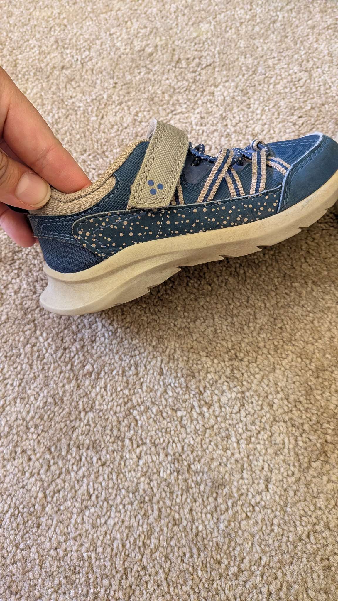 Joe Fresh size 9 running shoes, Shoes 9 (Toddler:2-4yr)