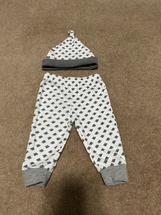 Pants with matching hat. Size 6 months, Kids 6 Month (3-6M)