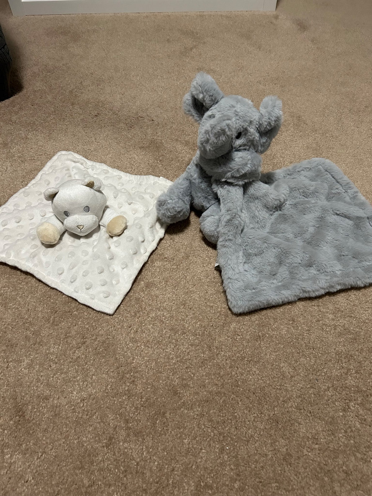 Baby security blanket x2 - Never used