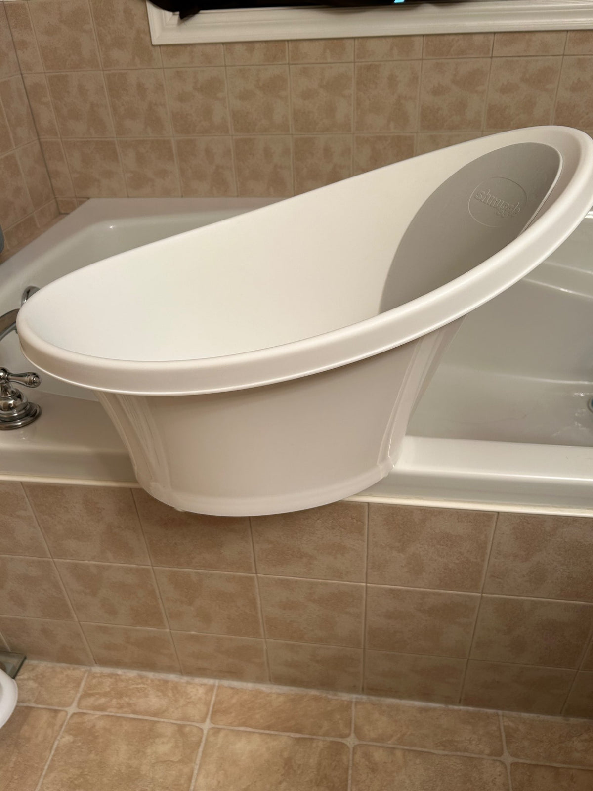 Shnuggle baby bath tub