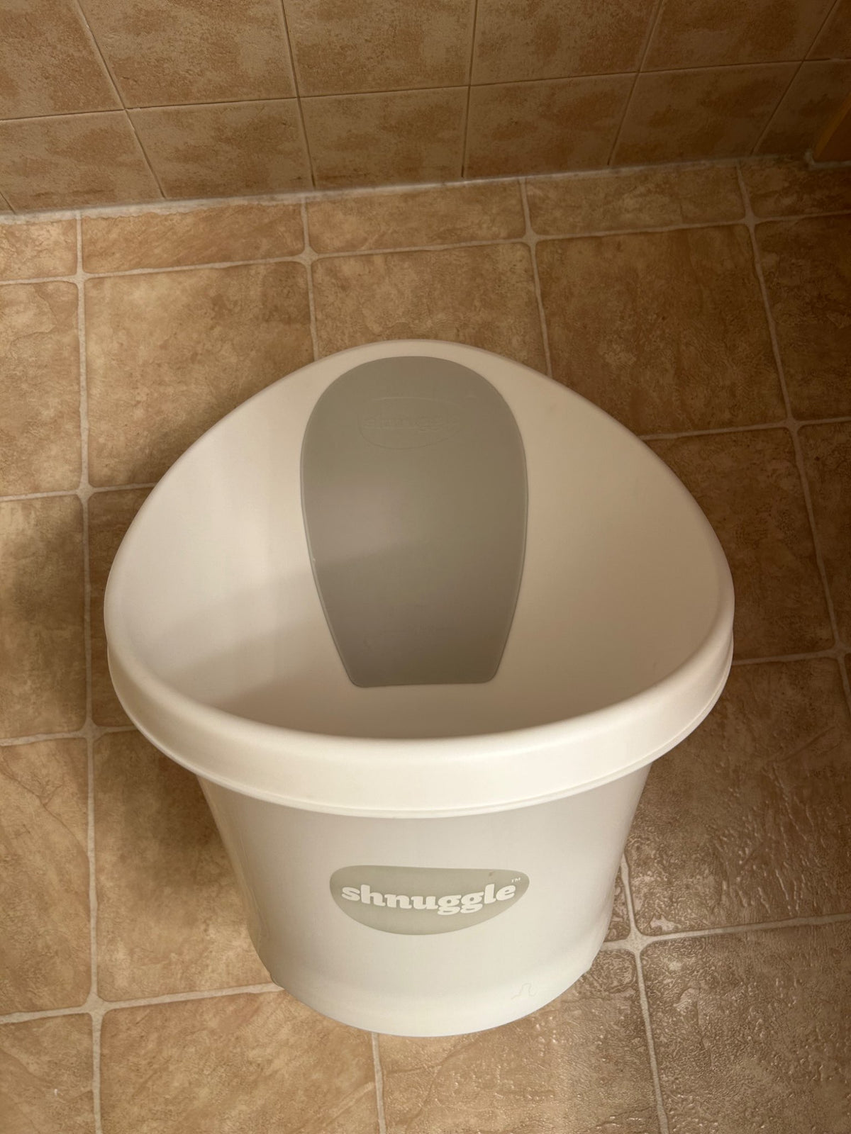 Shnuggle baby bath tub