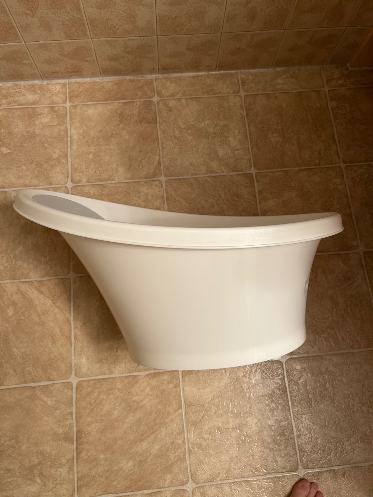Shnuggle baby bath tub