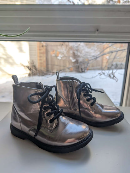 Girl's Lug Sole Boots - champagne metallic, Kids Size 9, Shoes 9 (Toddler:2-4yr)