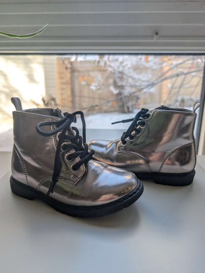 Girl's Lug Sole Boots - champagne metallic, Kids Size 9, Shoes 9 (Toddler:2-4yr)