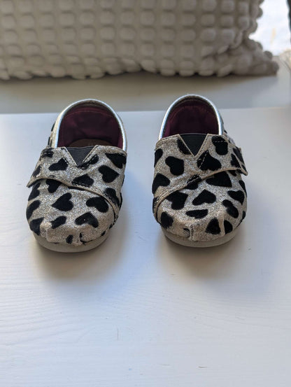 TOMS Toddler Size 6.5 Silver Gold Glitter Heart Slip-On Shoes, Shoes 6.5 (Walkers:12-24 mth)