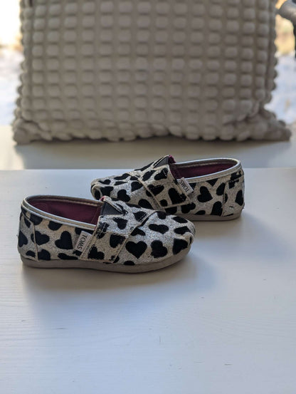 TOMS Toddler Size 6.5 Silver Gold Glitter Heart Slip-On Shoes, Shoes 6.5 (Walkers:12-24 mth)