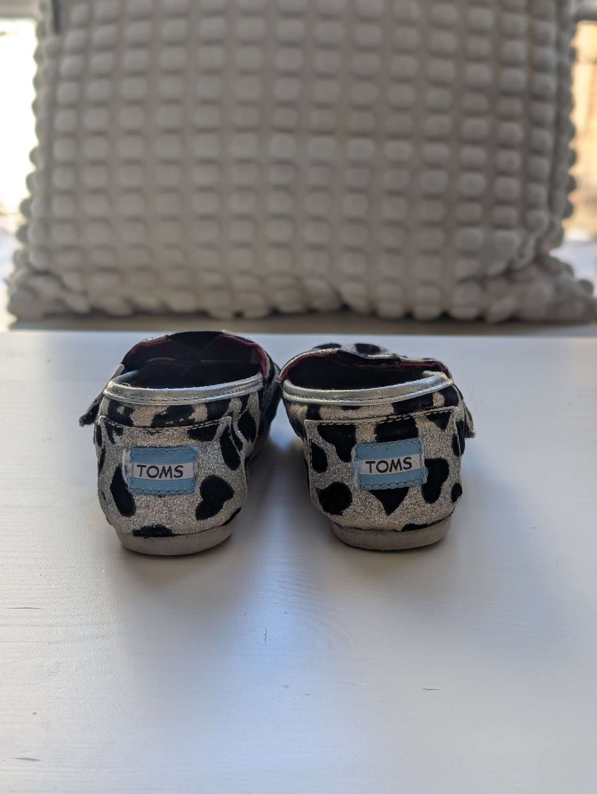 TOMS Toddler Size 6.5 Silver Gold Glitter Heart Slip-On Shoes, Shoes 6.5 (Walkers:12-24 mth)