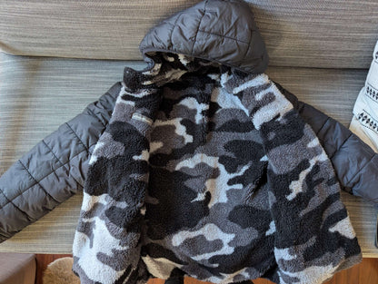 Boys Black / Camo Eddie Bauer Puffer / Sherpa Fleece Reversible Jacket size L (10/12), Kids 10