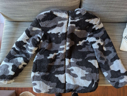 Boys Black / Camo Eddie Bauer Puffer / Sherpa Fleece Reversible Jacket size L (10/12), Kids 10