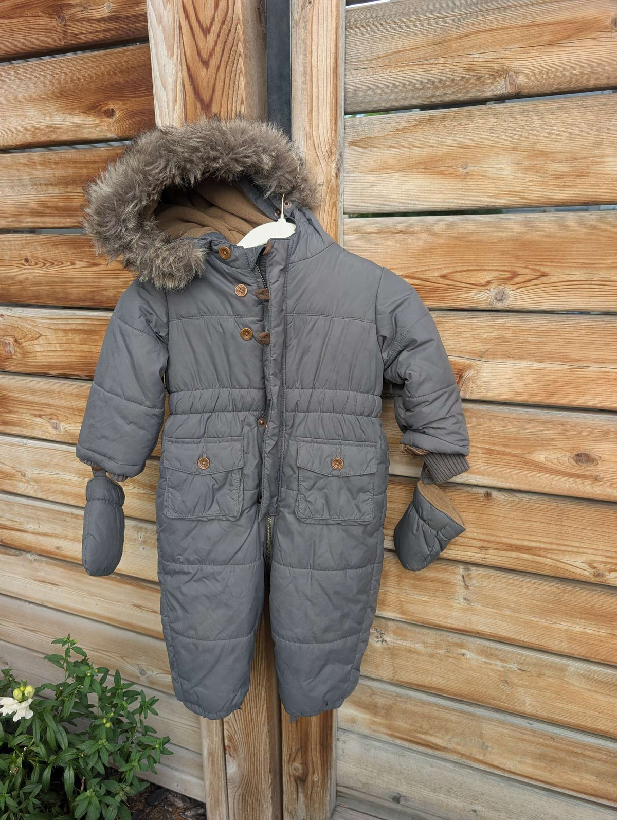 Jacadi Paris Chic Grey Faux Fur hooded Pramsuit Bunting Fleece-Lined Snowsuit w/ Mittens, 12M, Kids 12 Month (9-12M)