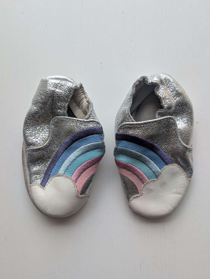 Robeez Silver Metallic Rainbow Soft Sole Baby Shoes 12-18M, Shoes 4.5 (Walkers:12-24 mth)