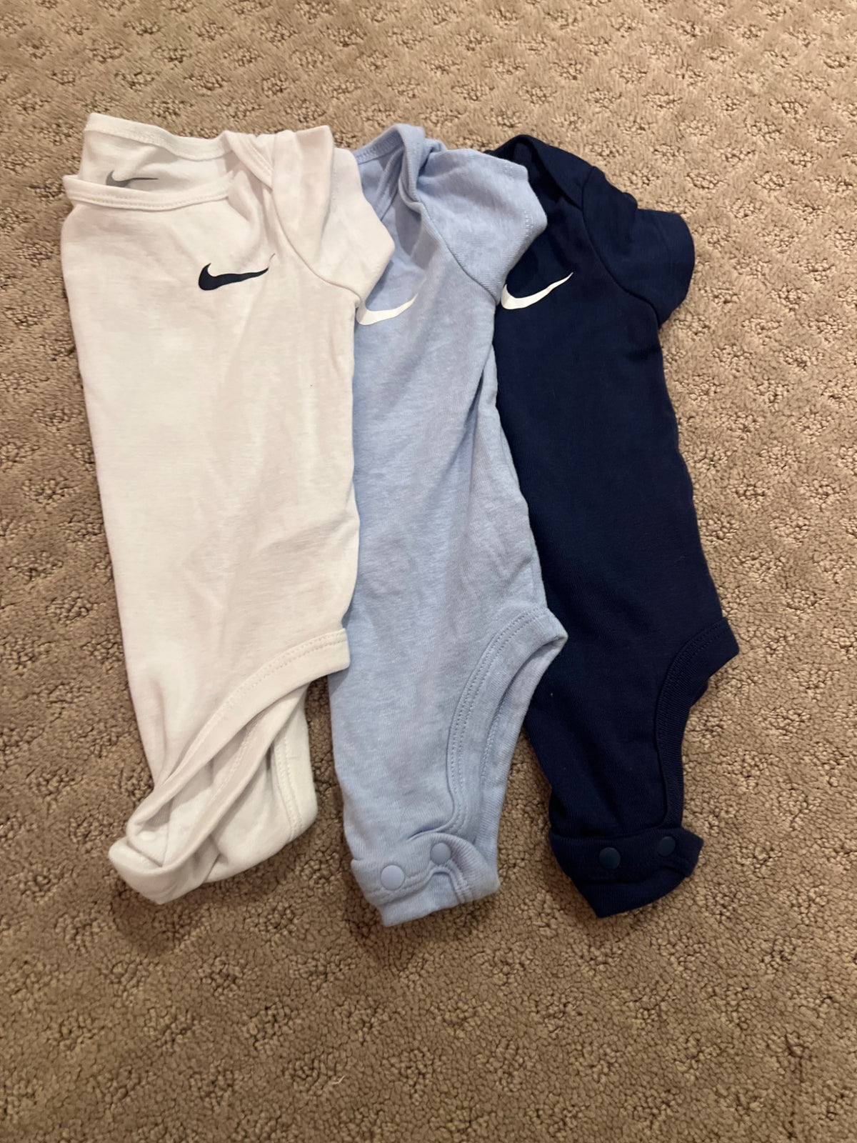 Nike body suits 9m, Kids 9 Month (6-9M)