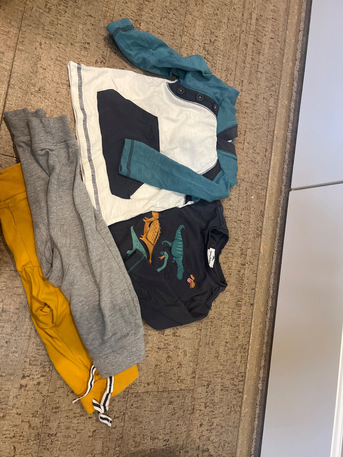 4 piece outfit , Kids 12 Month (9-12M)