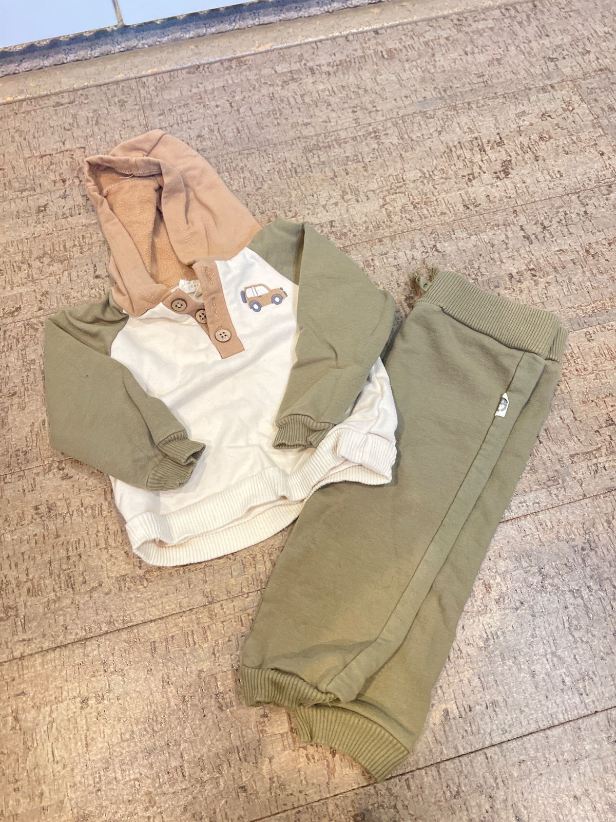 Sweatsuit outfit