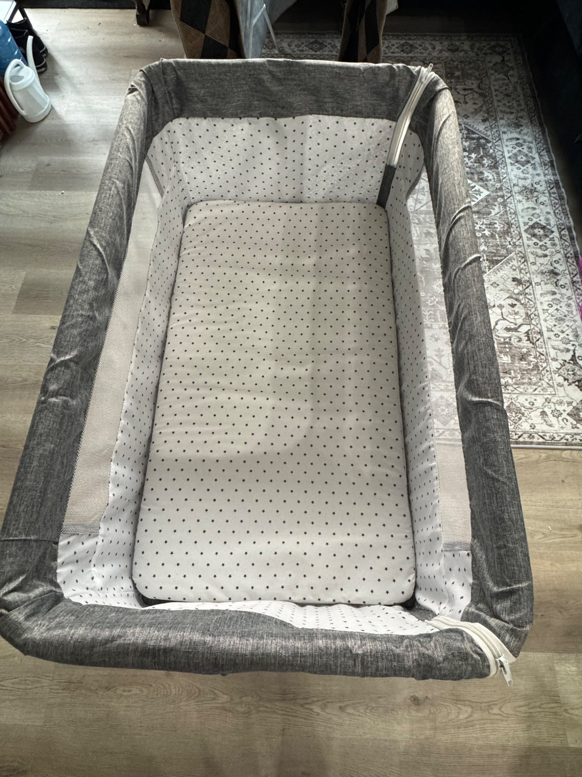 Baby Bassinet Bedside Sleeper with Wheels & Storage Basket