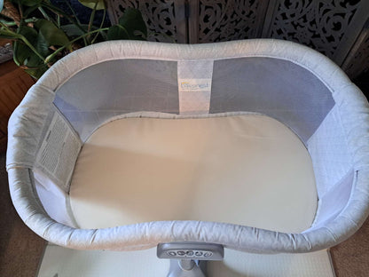 Halo Bassinest Soothing Swivel Sleeper + Mattress Cover + 2 Bassinet Sheets