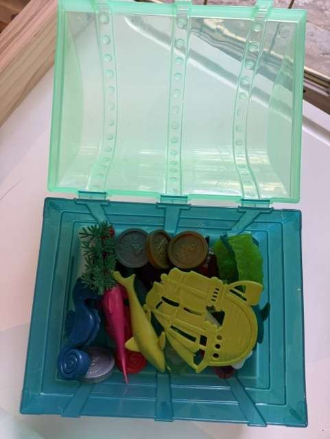 Battat Pirate Diving Set, Treasure Chest Pool / beach toy / or sensory play toy (for water,sand, pretend play)