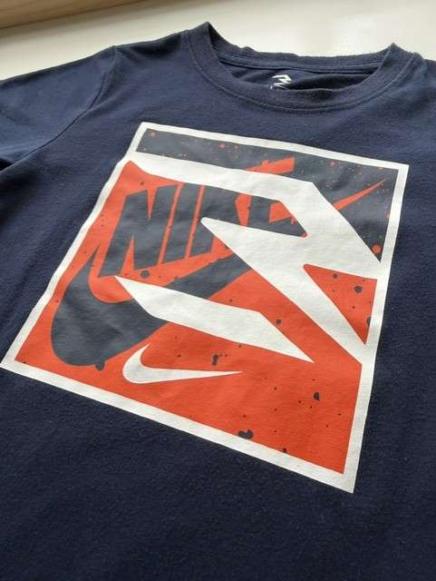 Nike short sleeve graphic boys shirt  ( 3 - 4 T), Kids 3T
