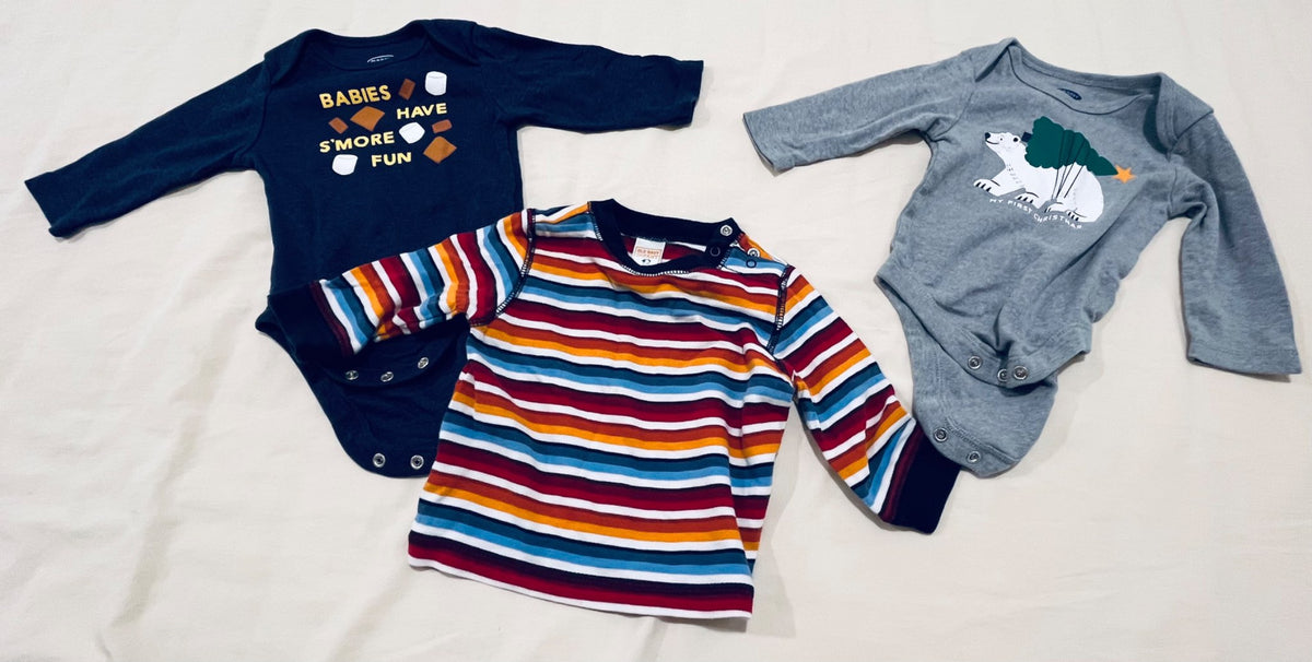 Old Navy long sleeves 2-pack diaper shirts with free shirt 3-6 mos , Kids 6 Month (3-6M)