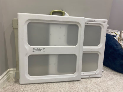 SAFETY 1ST Perfect Fit Safety Gate - White, 28" to 42"