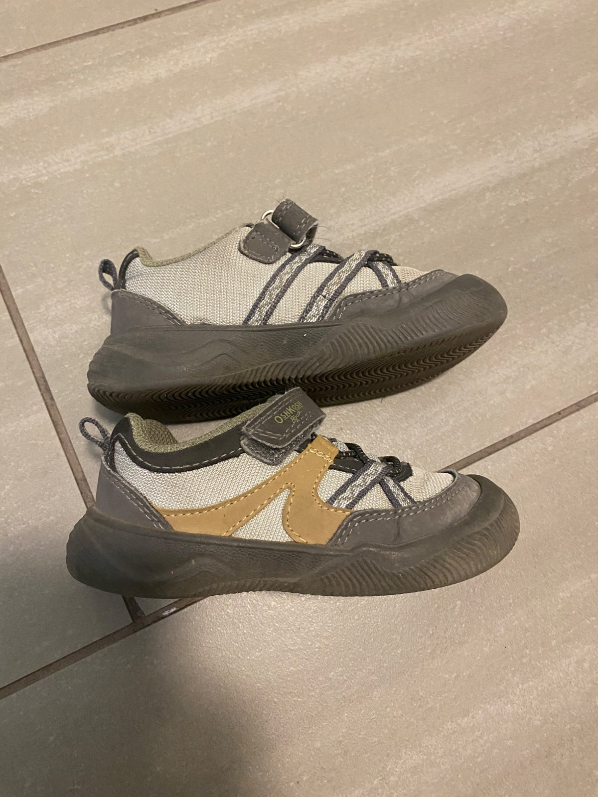 Osh Kosh Boys Sneakers, 8T, Shoes 8 (Toddler:2-4yr)
