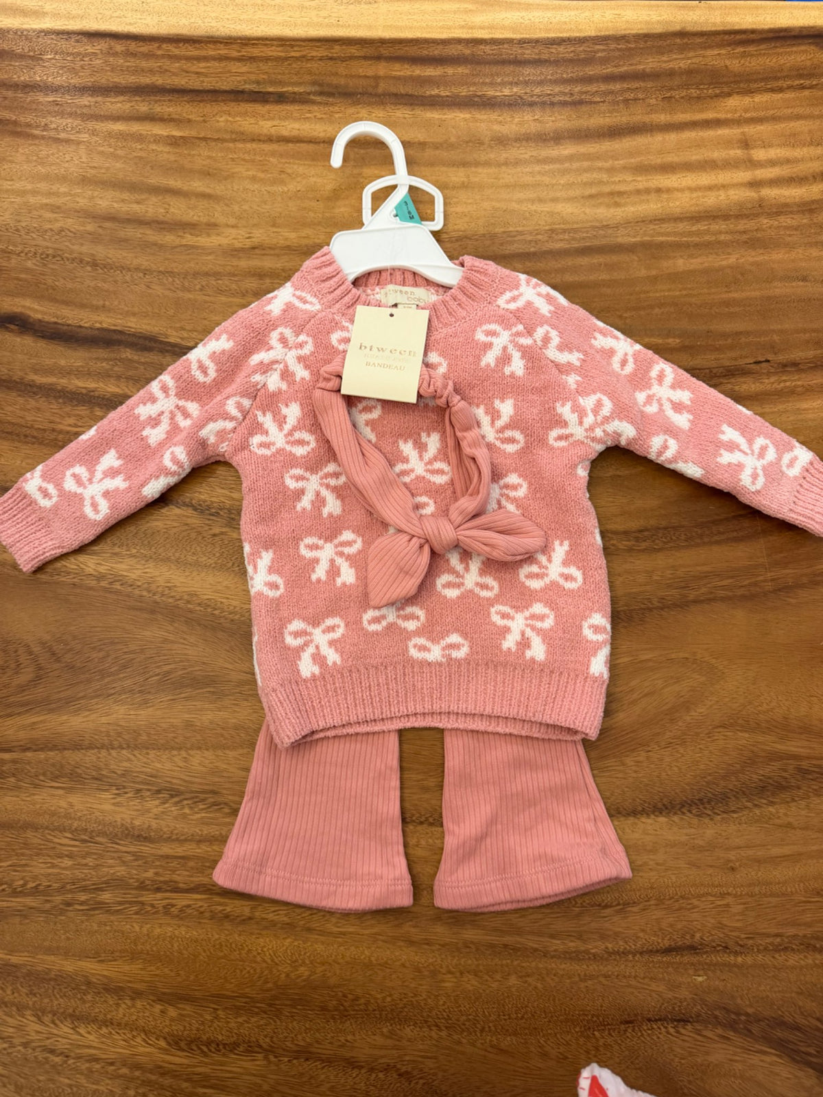 Between Baby NWT outfit - 3-6 months, Kids 6 Month (3-6M)