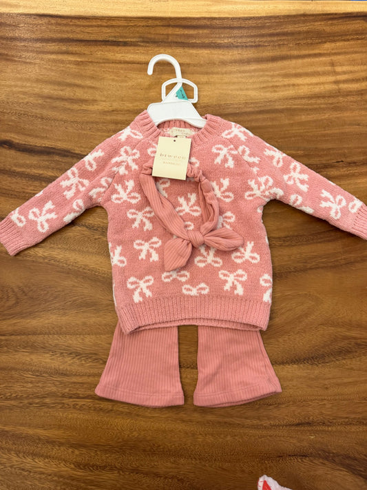 Between Baby NWT outfit - 3-6 months, Kids 6 Month (3-6M)