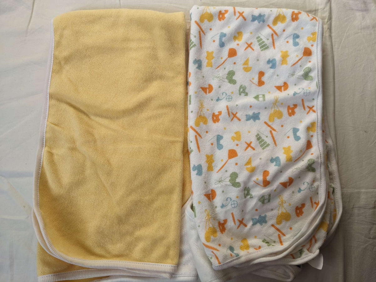 NWOT hooded bath towels