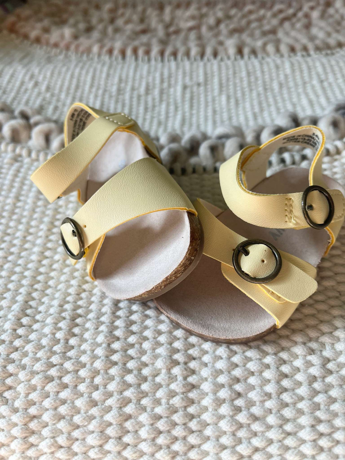 Old Navy Yellow Baby Girl Sandals - 3-6 months, Shoes 2 (Baby: 0-12 mth)