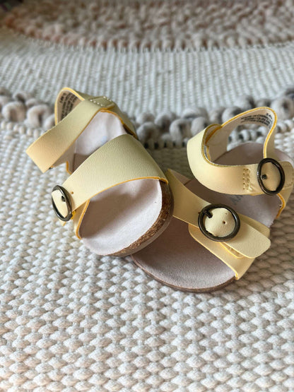 Old Navy Yellow Baby Girl Sandals - 3-6 months, Shoes 2 (Baby: 0-12 mth)