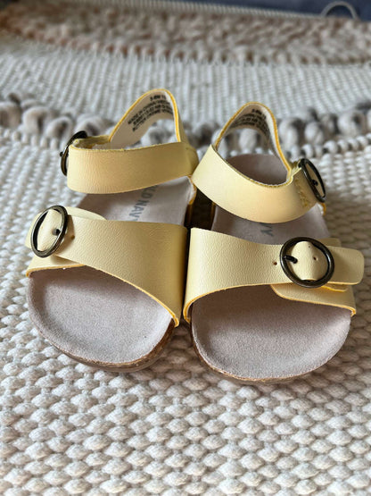 Old Navy Yellow Baby Girl Sandals - 3-6 months, Shoes 2 (Baby: 0-12 mth)