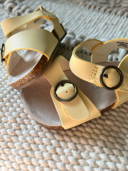 Old Navy Yellow Baby Girl Sandals - 3-6 months, Shoes 2 (Baby: 0-12 mth)
