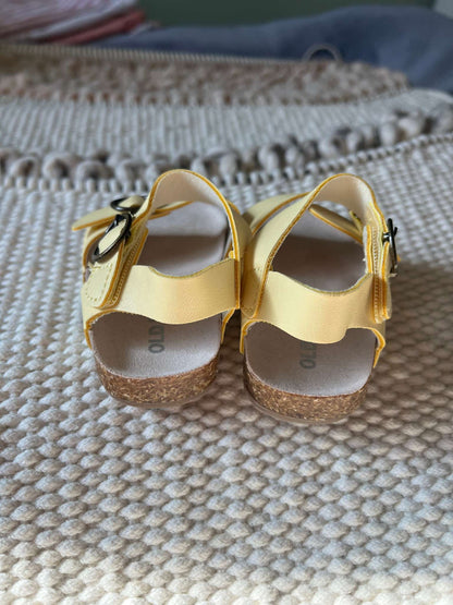 Old Navy Yellow Baby Girl Sandals - 3-6 months, Shoes 2 (Baby: 0-12 mth)