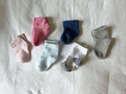 Set of 6 Solid Colour Baby Socks - 0-3 months
