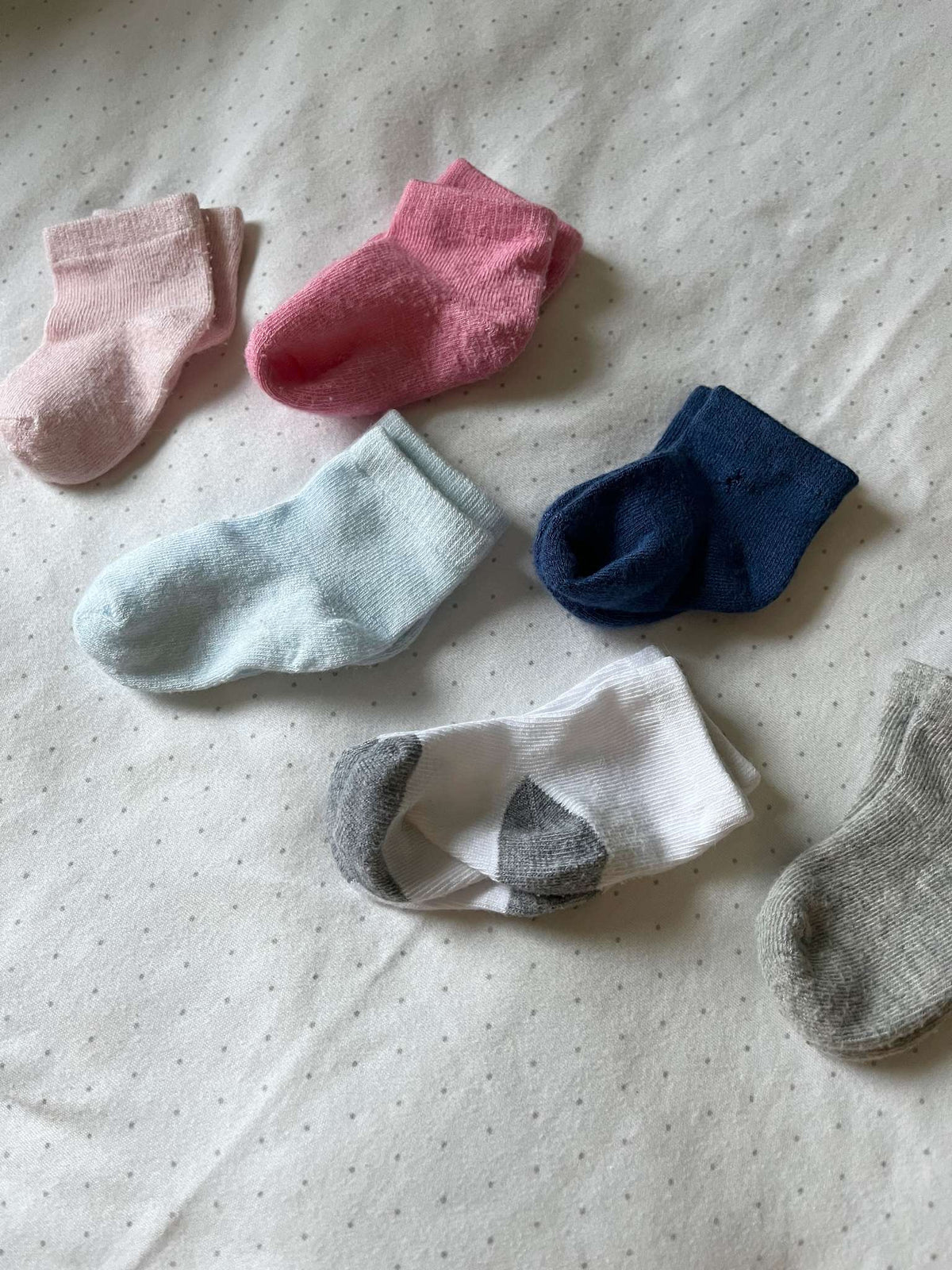 Set of 6 Solid Colour Baby Socks - 0-3 months