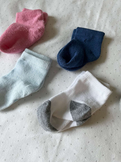 Set of 6 Solid Colour Baby Socks - 0-3 months