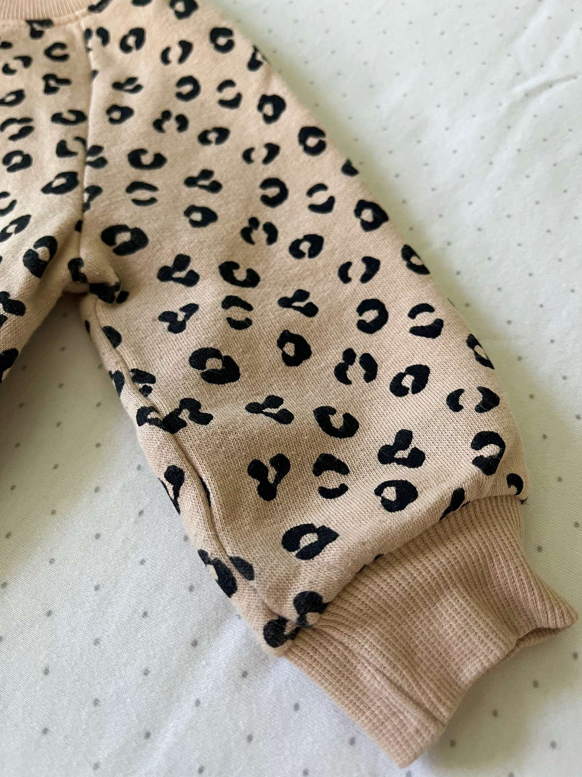 Old Navy Fleece Lined Leopard Print Onesie - 6-12 months, Kids 12 Month (9-12M)