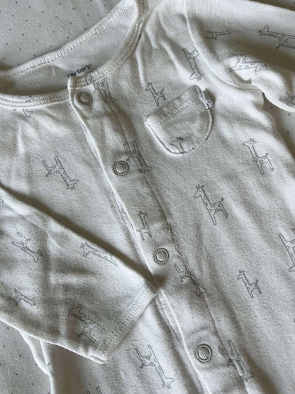 Carter's White Giraffe Onesie  - 9 months, Kids 9 Month (6-9M)