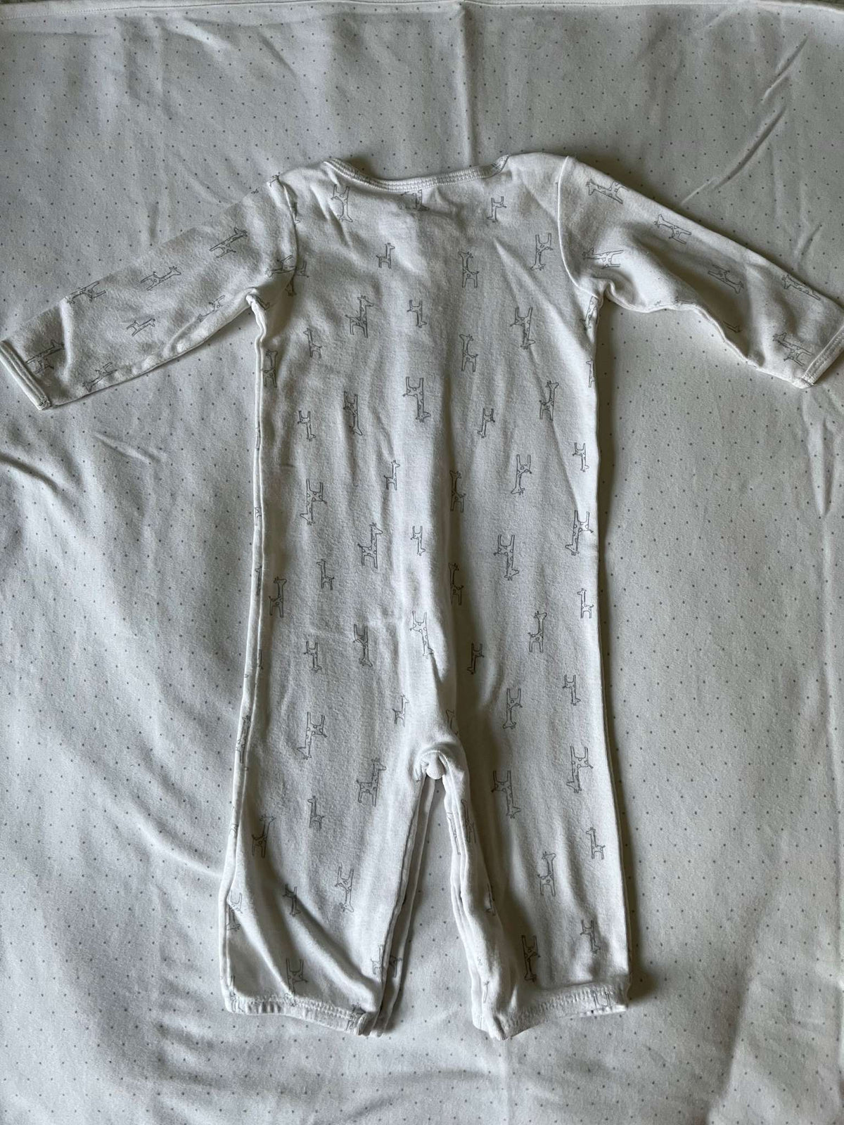 Carter's White Giraffe Onesie  - 9 months, Kids 9 Month (6-9M)