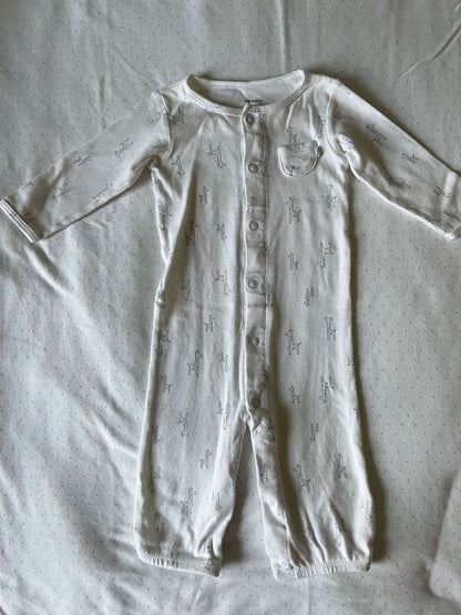 Carter's White Giraffe Onesie  - 9 months, Kids 9 Month (6-9M)