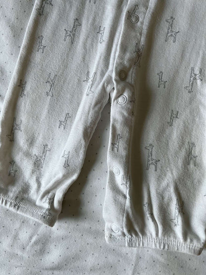 Carter's White Giraffe Onesie  - 9 months, Kids 9 Month (6-9M)